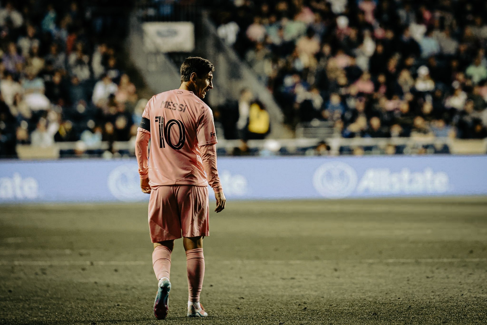 雷火电竞充值-巴塞罗那客场大胜，梅西破门笑纳一球