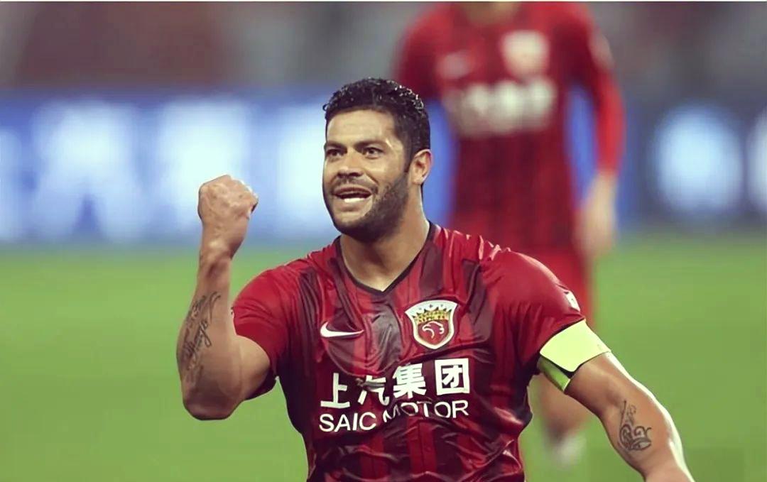 雷火电竞app-关于足球运动员们的努力与拼搏感动人心的信息