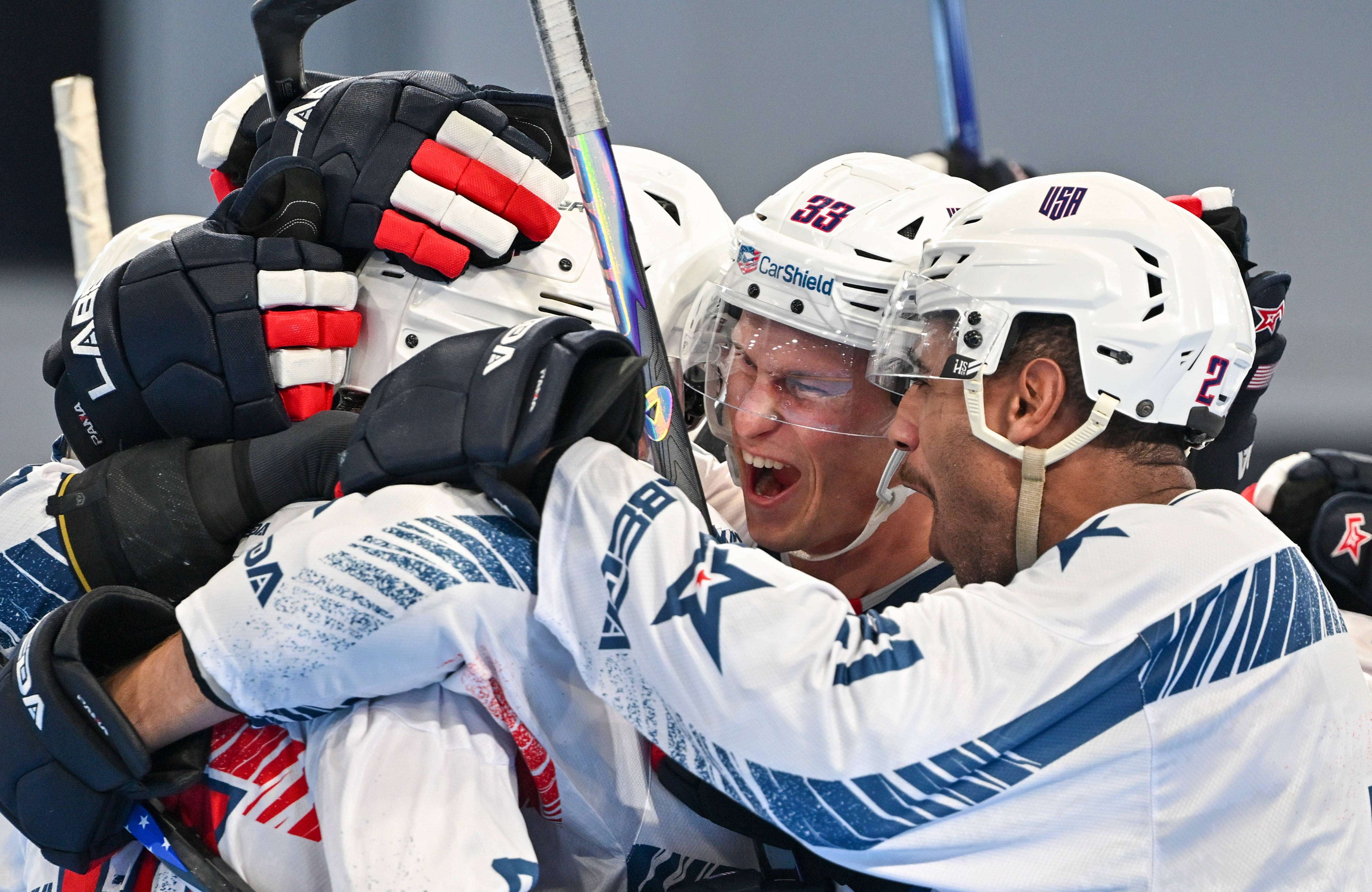 球队在比赛中展现统一配合，斩获胜利的简单介绍