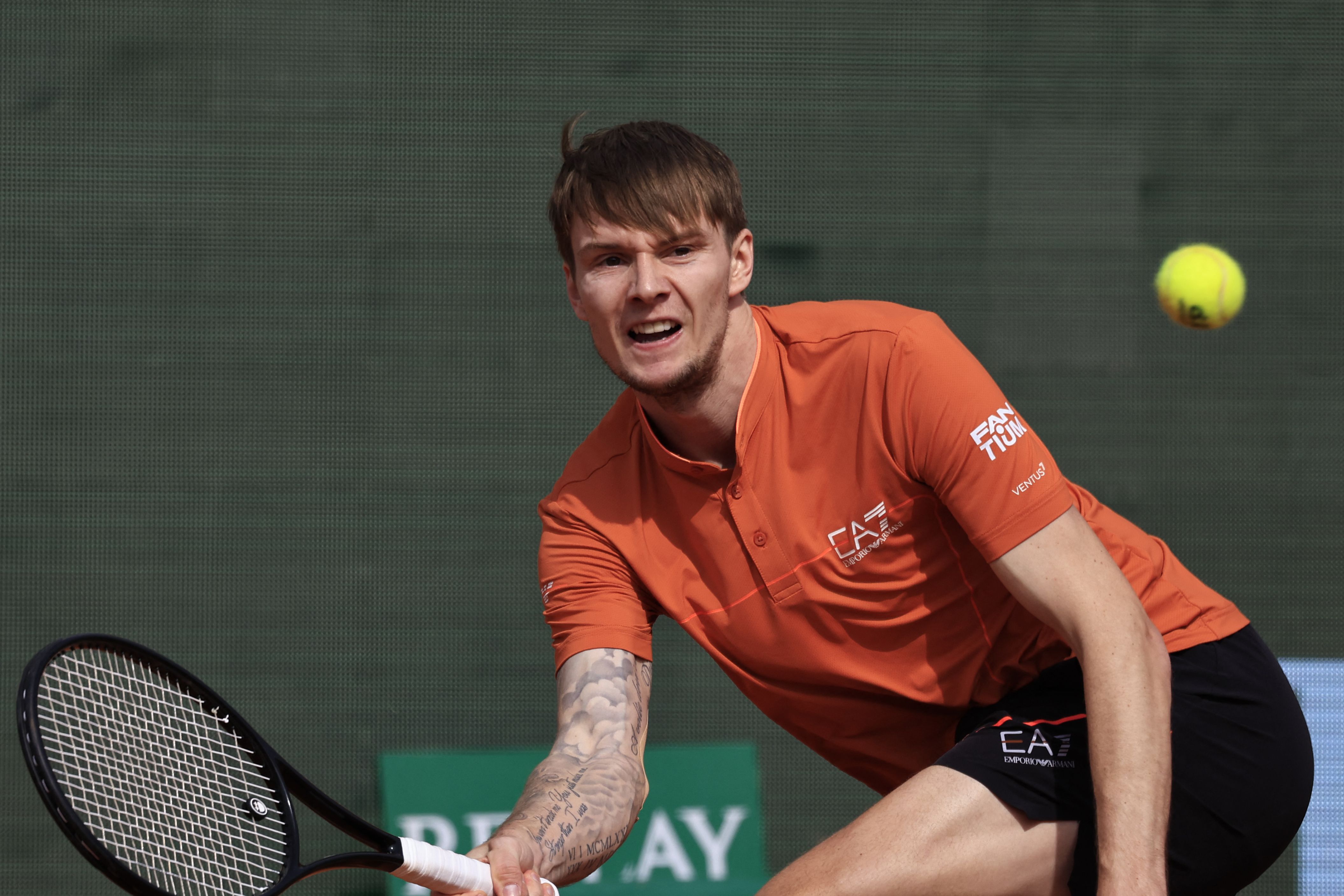 雷火电竞入驻-蒙特卡洛大师赛绝杀澳网，兹维列夫点燃赛场